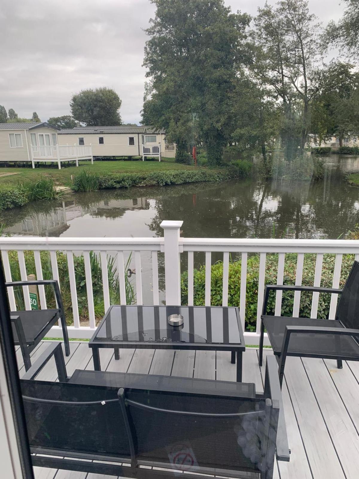 Lakeside Valencia 2 Bedroom Weeley