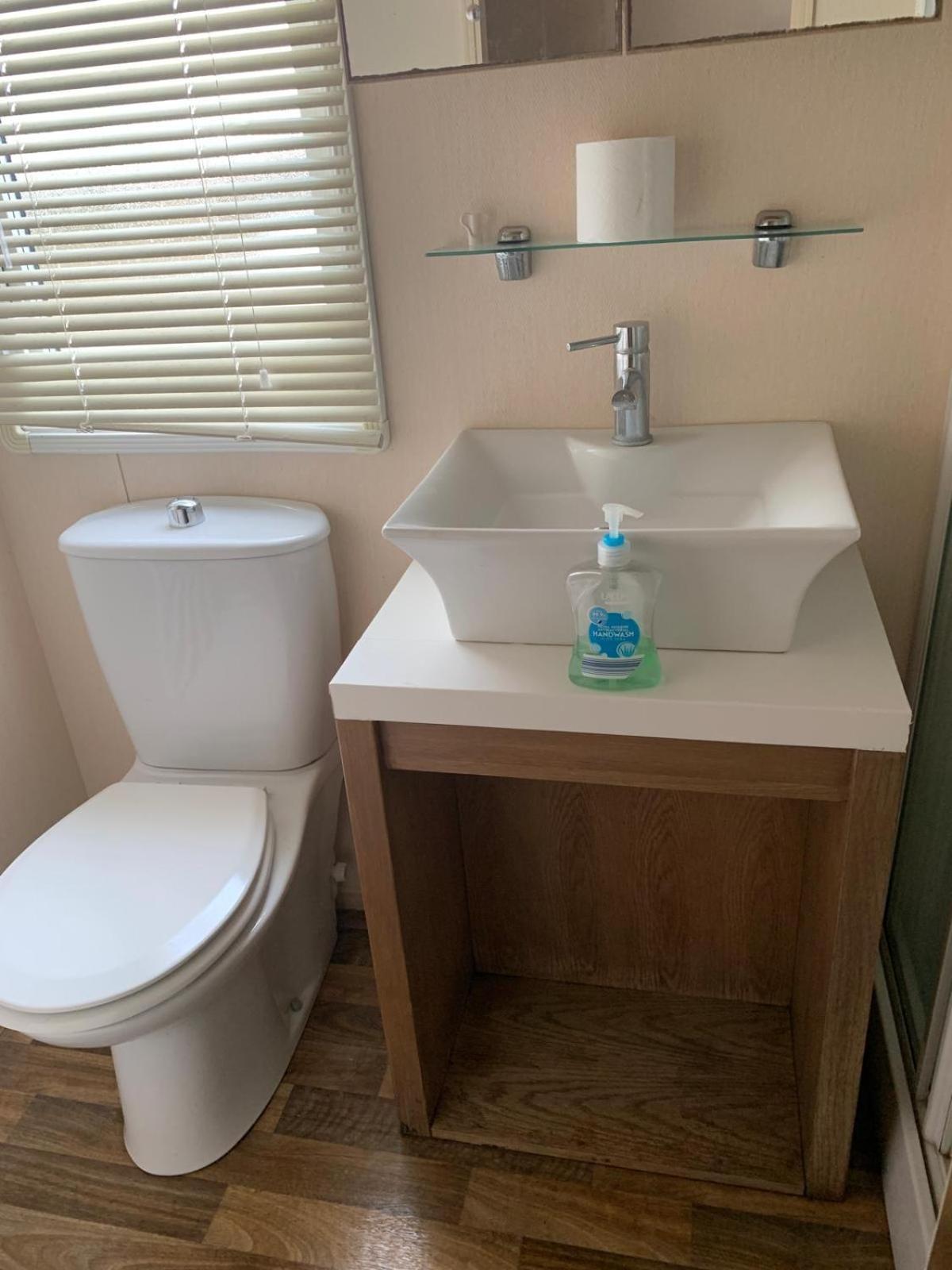 Lakeside Valencia 2 Bedroom Weeley
